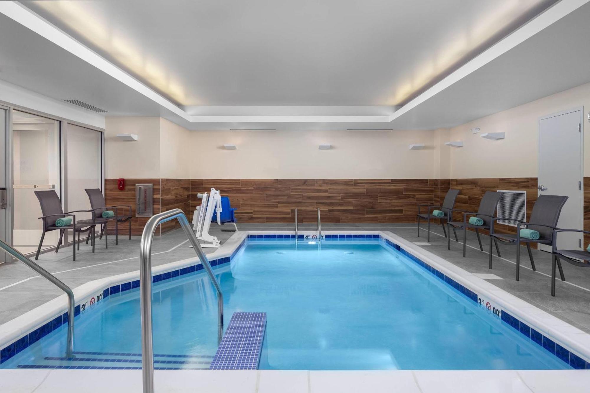 Fairfield Inn & Suites By Marriott Kenosha Pleasant Prairie Exterior photo