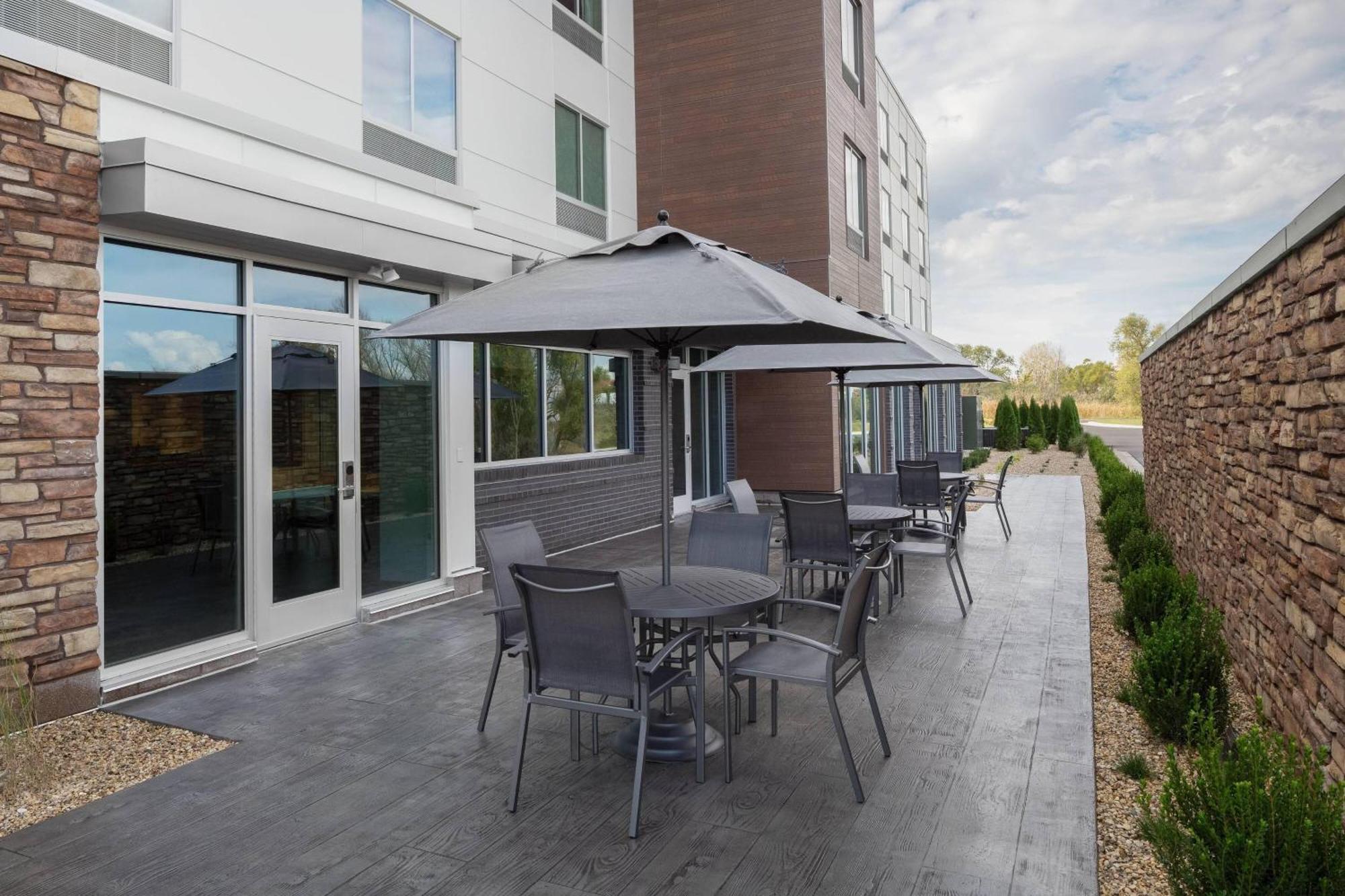 Fairfield Inn & Suites By Marriott Kenosha Pleasant Prairie Exterior photo